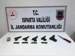 Isparta’da yasa dışı silah satışına jandarma baskını: 2 gözaltı