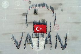 Öğrencilerden Mehmetçik için ‘Selam olsun şanlı ordumuza’ temalı ‘Vatan’ koreografisi