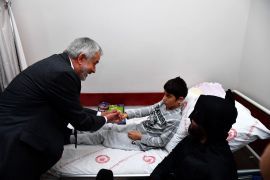 Başkan Başdeğirmen’den çocuk hastalara sürpriz ziyaret