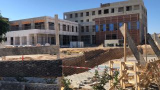 Süleyman Demirel Üniversitesi’nde öğrencinin hayatına mal olan inşaatta önlem alındı