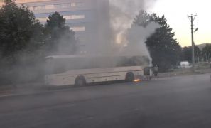 Park halindeki servis otobüsünde yangın çıktı